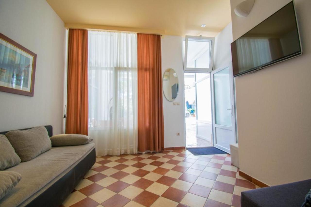 Villa Kameni Dvori Baška Voda Buitenkant foto